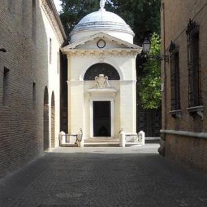 Dante's tomb and the Quadrarco di Braccioforte