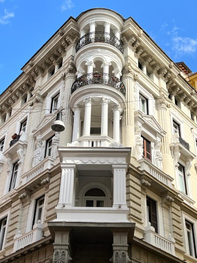 Staying in Via Nazionale: 11 Budget Hotels Compared