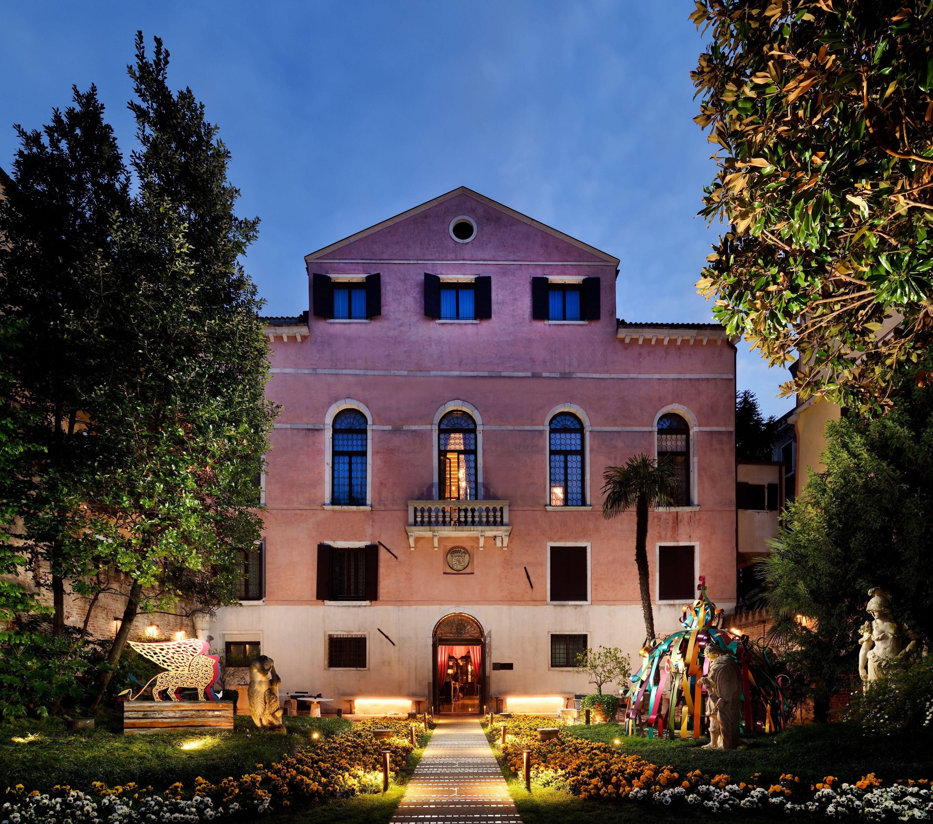 9 Central Hotels in Santa Croce That Deserve Your Attention